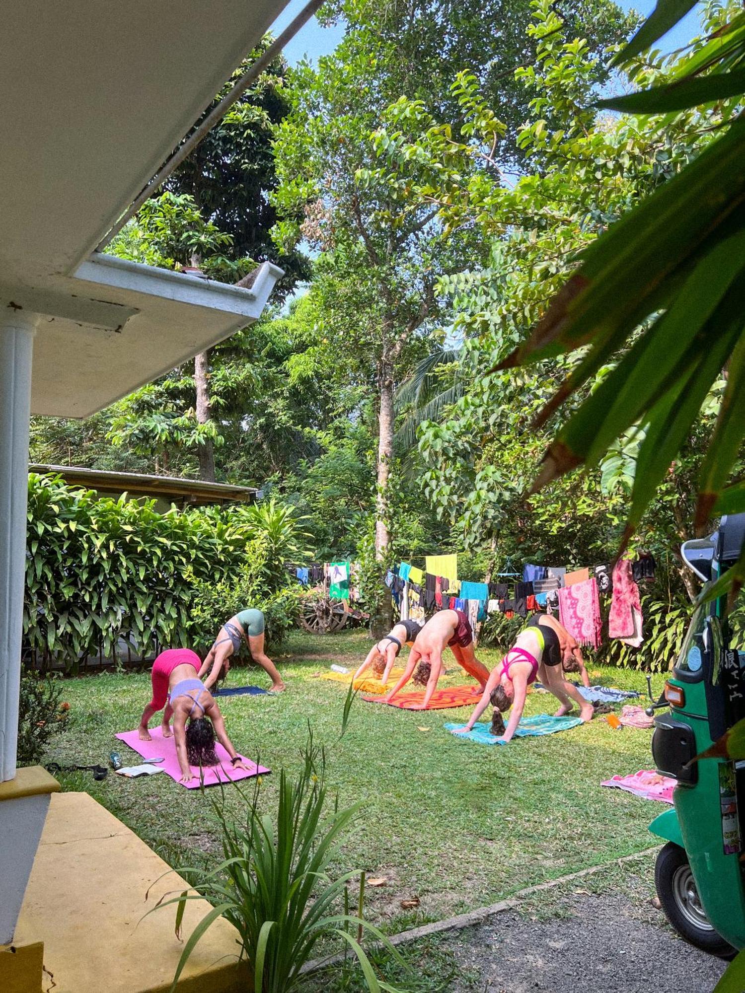 Lazy Monkey Surfhostel - Sri Lanka Dikwella Luaran gambar